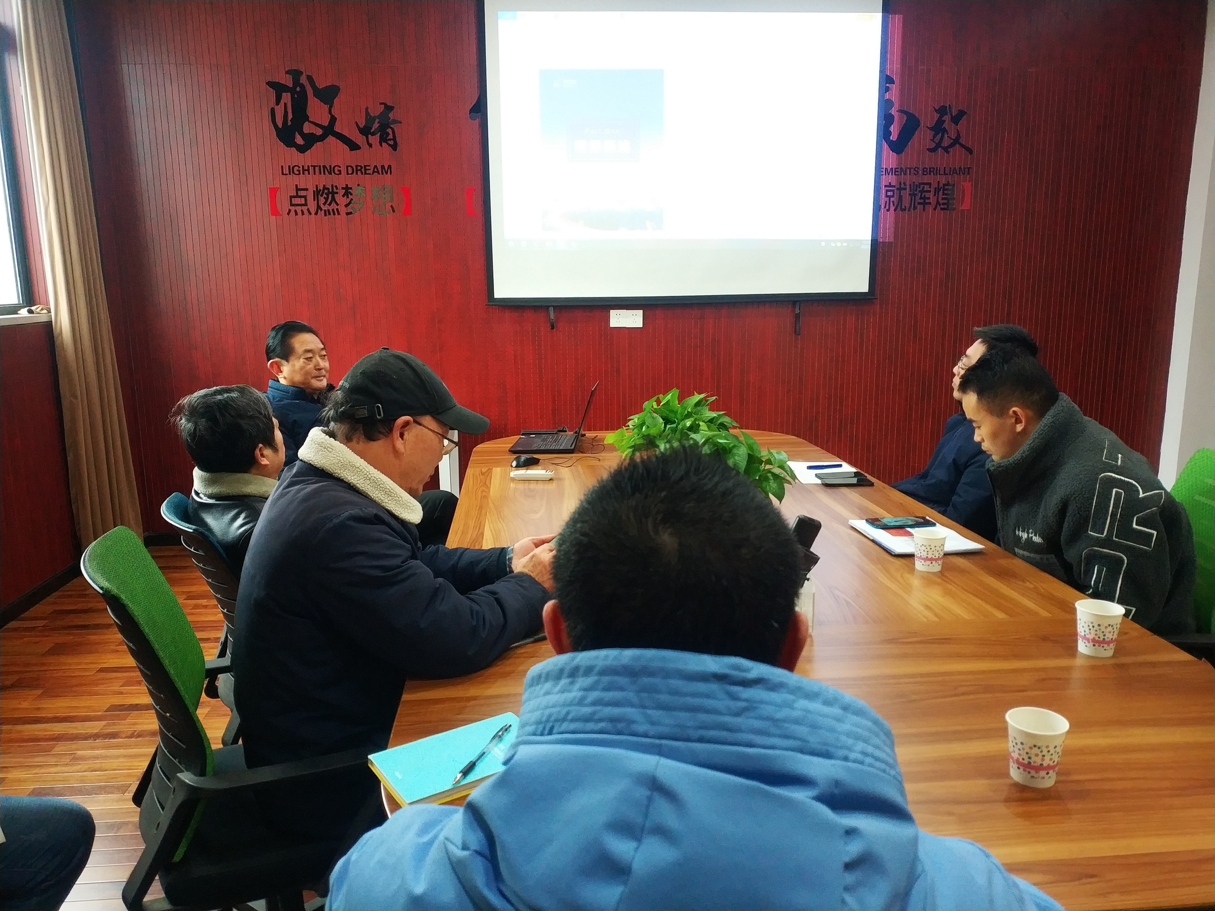 我司技術團隊定期與合作伙伴技術交流